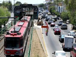 La SCT Jalisco comenta que los estudios para la Línea 3 del Tren Ligero todavía están en fase final. ARCHIVO /