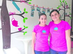 Jóvenes empresarias. Desde hace cinco años, Arely y Agnani se dedican a la repostería.  /