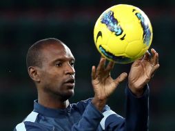 El defensa cree que si Guardiola hubiera seguido en el Barsa, él continuaría ahí. AFP /