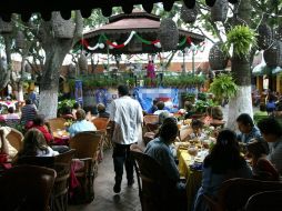 La Profeco pide a los comercios que ofrezcan la cena del ''grito'' que especifiquen si la propina está incluida en sus precios o no. ARCHIVO /