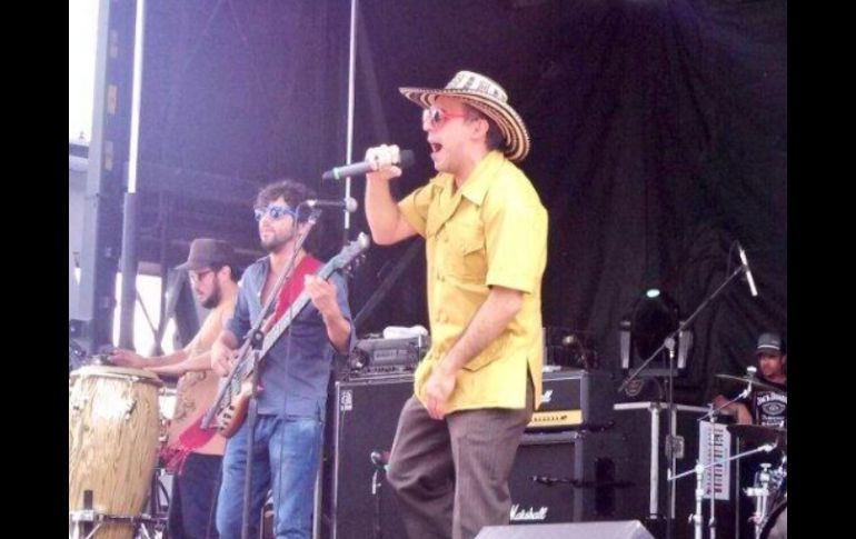 Alrededor del escenario de Sonido San Francisco más de un centenar de personas bailaron bajo el sol. EL INFORMADOR /