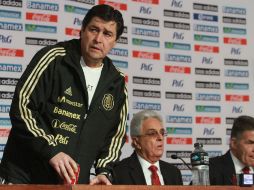 Luis Fernando Tena (izq) reconoce el mal momento que vive la selección pero confía en un cambio a partir del martes. NTX /