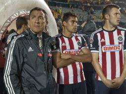 Ortega, Araujo y Álvarez esperaban alguna determinación del árbitro del partido. MEXSPORT /