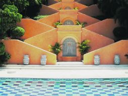 Formas. La escultórica escalera que va a la alberca es un hito en el conjunto de la reserva de Cuixmala.  /