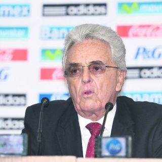 Desfilan los técnicos, sigue Justino