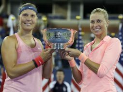Hlavackova y Hradecka el viernes vencieron a las hermanas Serena y Venus Williams en semifinales. AP /