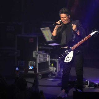 Sanz conquista con repertorio especial en festival del mariachi