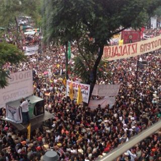 López Obrador encabeza mitin para defender Pemex