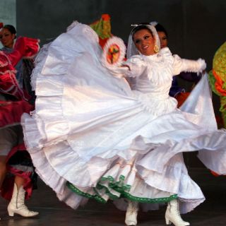 El Ballet Folklórico Coyolxauhqui presenta ''Las bodas de México''