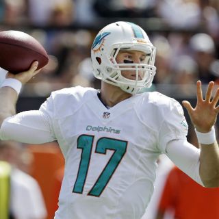 Tannehill luce en triunfo de Miami