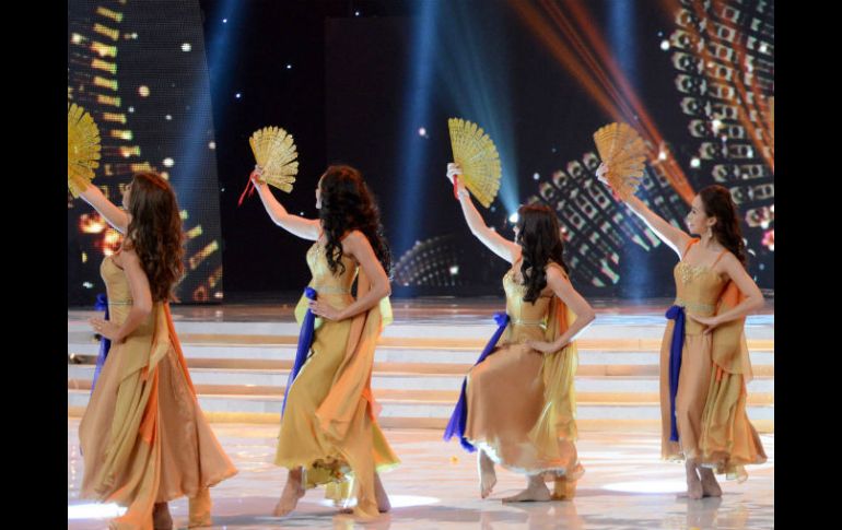 Las participantes salieron a desfilar para comenzar el concurso creado en 1950. AFP /