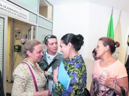 Familiares de los jóvenes esperan noticias en las afueras de la Procuraduría General de Justicia del Distrito Federal. NTX /