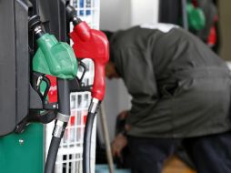 En años posteriores, los precios al público de las gasolinas y el diesel los determinará la SHCP. ARCHIVO /