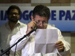 Pablo Catatumbo anuncia la postura de las FARC al reiniciarse las conversaciones de paz con el gobierno colombiano. AP /