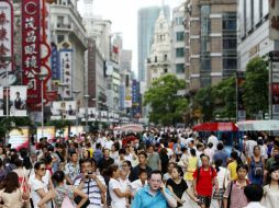 David Attenborough apoya la política China de tener solo un niño por familia. ESPECIAL /