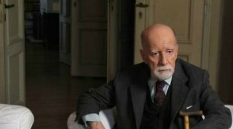 Jaime Labastida recordó el amplio conocimiento que Ernesto de la Peña poseía y que se reflejaba en su obra. ARCHIVO /