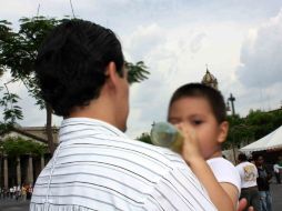 Los niveles más bajos de testosterona están correlacionados con una mayor participación en la crianza. ARCHIVO /