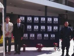 El alcalde presidió la guardia de honor ante los familiares de los elementos caídos.  /