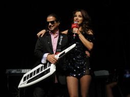 Sentidos Opuestos, conformado por Alessandra Rosaldo y Chacho Gaytán, ha generado los éxitos ''Amor de papel'' y ''A dónde''. ARCHIVO /