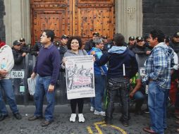 Desde muy temprano, pequeños grupos de maestros se acercaron a las instalaciones de la SEO para impedir el paso de trabajadores. SUN /