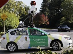 Google se propasó al interceptar información privada de usuarios a través de sus vehículos equipados con cámaras. AP /