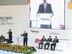 Ismael del Toro afirma que el municipio ha sido el primero en el Estado en lograr la entrega de uniformes y útiles.  /