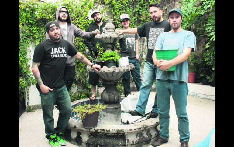 Troker vuelve al estudio de grabación para trabajar en los ritmos de una nueva placa. EL INFORMADOR /