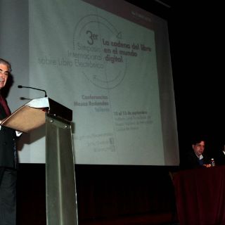 Analizan especialistas el papel del libro digital y su evolución