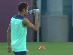 El brasileño Neymar vuelve a España tras reportarse con su país. ESPECIAL /