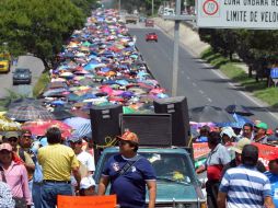 Informan que en la marcha contra la reforma educativa participaron alrededor de ocho mil maestros. NTX /