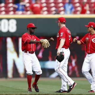 Los Rojos blanquean a Chicago y evitan barrida