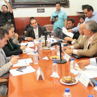 Dan entrada de tres solicitudes de juicio político