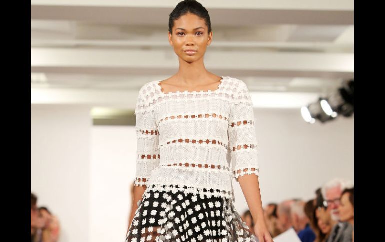 Vestidos con un estilo que sólo Óscar de la Renta puede lograr. AP /