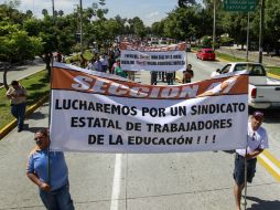Profesores marchan y no laboran en 203 escuelas de Jalisco.  /