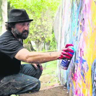 Mr. Brainwash deja su marca en las paredes del CUAAD