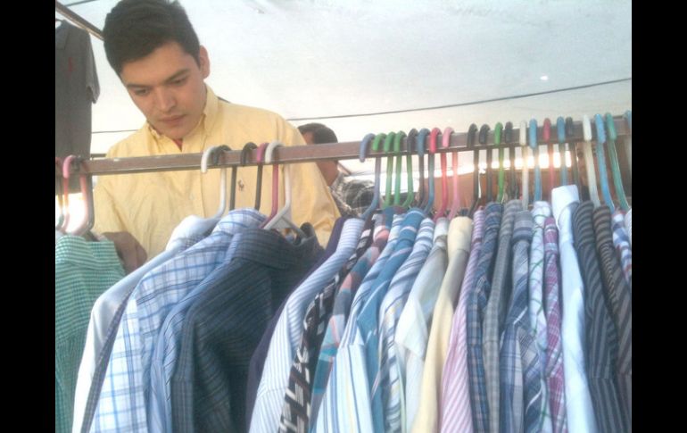 Si tienes ropa desgastada, no la tires ni dejes que se acumule en tu armario, podrías reciclar y obtener descuentos. ARCHIVO /