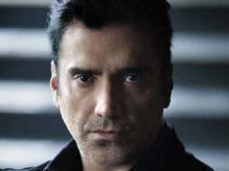 ''Las malas lenguas'' atribuyen al cantante una cirugía que se habría practicado para verse mejor. ESPECIAL /