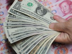 El dólar se compra en un mínimo de 12.59 pesos. ARCHIVO /