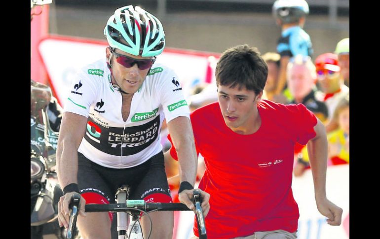 El ciclista norteamericano del equipo Radio Shack, Christopher Horner, a su llegada a la meta de la decimoctava etapa. EFE /