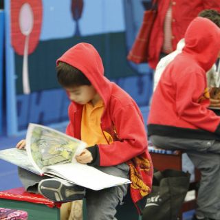 Felicitan a niños 'come libros'