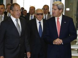 Las negociaciones entre los ministros Serguei Lavrov (i) y John Kerry (d) entrarán en su tercer día. AP /