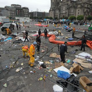 Recolectan 81 toneladas de basura en el Zócalo del DF