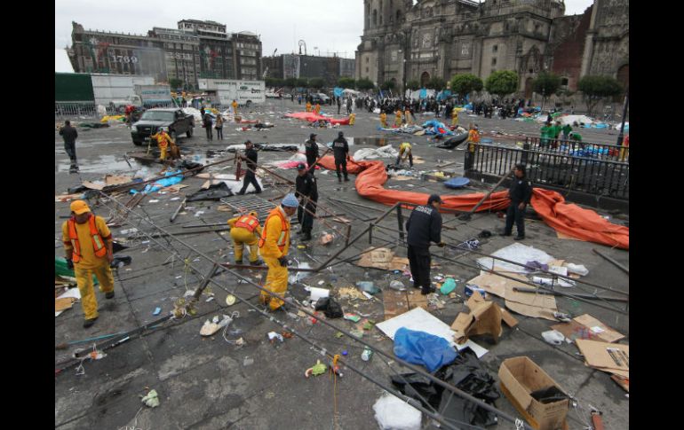 Fueron 400 trabajadores de la Dirección General de Servicios Urbanos (DGSU) quienes iniciaron las labores a partir de las 18:00 horas. NTX /