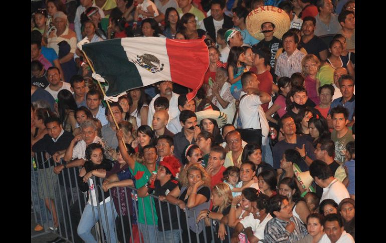 Los asistentes al ''Grito'' de Independencia no podrán consumir bebidas alcohólicas en el Centro tapatío. ARCHIVO /