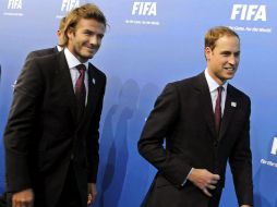 El duque de Cambridge (d) y David Beckham (i) se unen a campaña en contra de productos que se obtienen dañando animales salvajes. EFE /