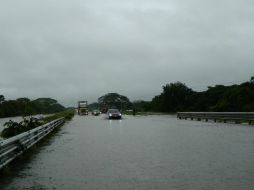 Algunas vías estatales se han visto severamente afectadas por las lluvias en Oaxaca. EFE /
