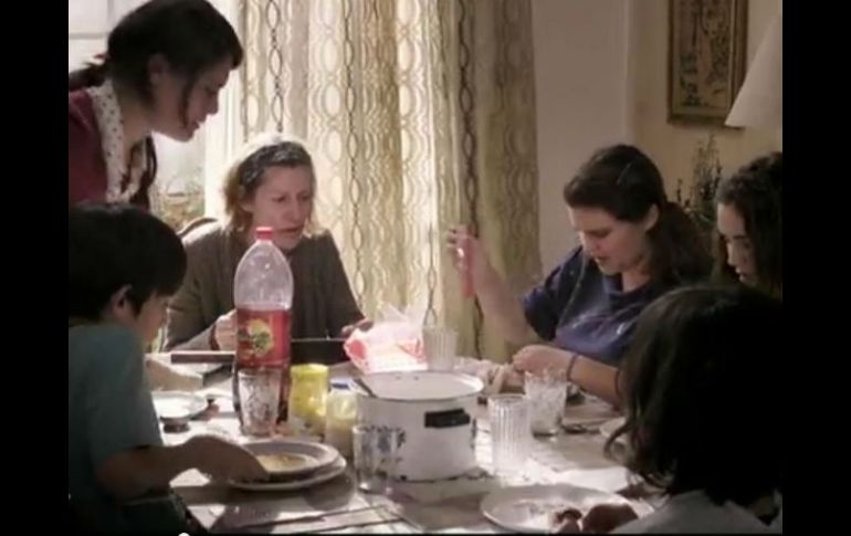 Un crítico asegura que la película muestra un enfoque conmovedor del fluido natural de la familia. ESPECIAL /