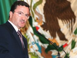 Al embajador Mariano Palacios Alcocer le tocó lanzar el tradicional grito de independencia. ARCHIVO /