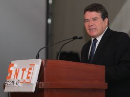 El dirigente del SNTE, Juan Díaz de la Torre, pidió a los docente seguir en las aulas mientras el sindicato defiende sus derechos. ARCHIVO /