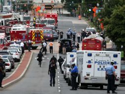 Hay una fuerte movilización de elementos de protección civil, bomberos, policía y del Ejército ante los disparos en la capital de EU. EFE /
